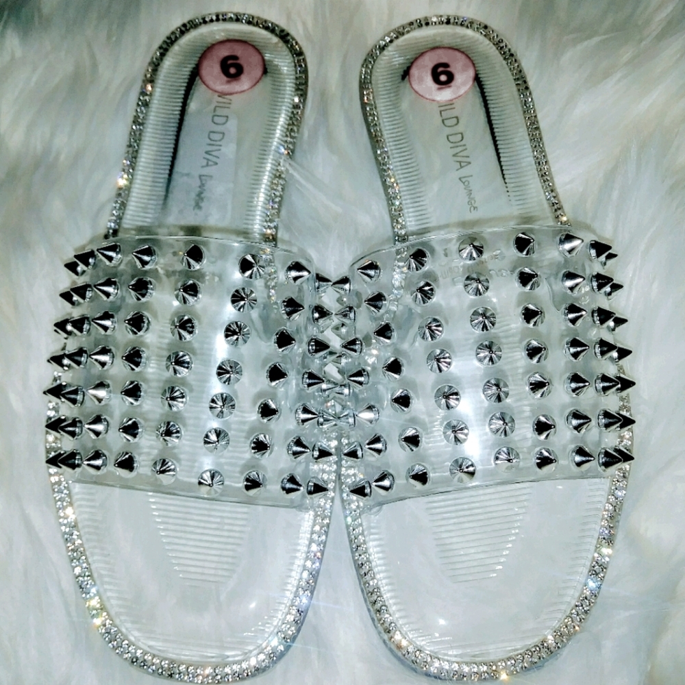 Silver studs and diamonds slides NWT